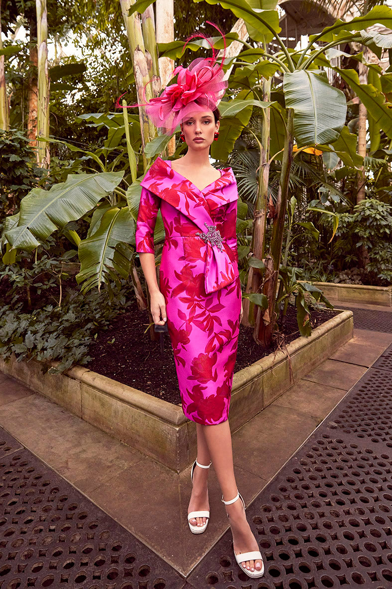 Veni Infantino 992364 Fuchsia Red Dress
An elegant print Mikado fitted dress with 3/4 sleeves.