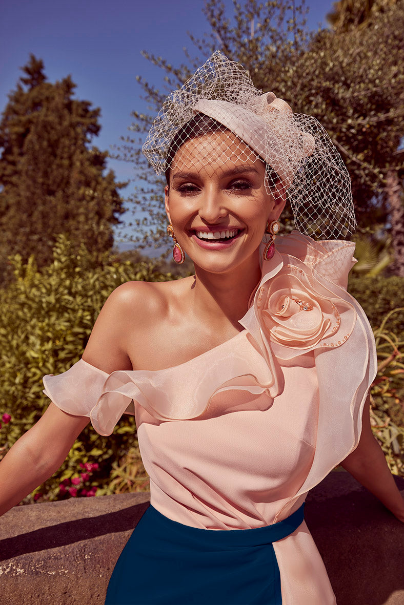 Veni Infantino 992413 Old Gold & Navy Dress
An asymmetrical modern fitted crepe and organza dress in gold and navy.