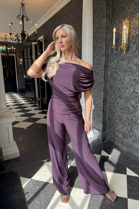 Atom Label Carbon Blackcurrant Jumpsuit
The ATOM LABEL Carbon jumpsuit is a timeless luxury staple that will have you looking and feeling your best for any occasion