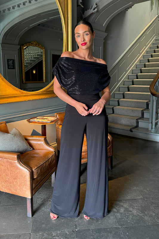 Atom Label Carbon Black Sparkle Jumpsuit
The ATOM LABEL Carbon jumpsuit is a timeless luxury staple that will have you looking and feeling your best for any occasion.