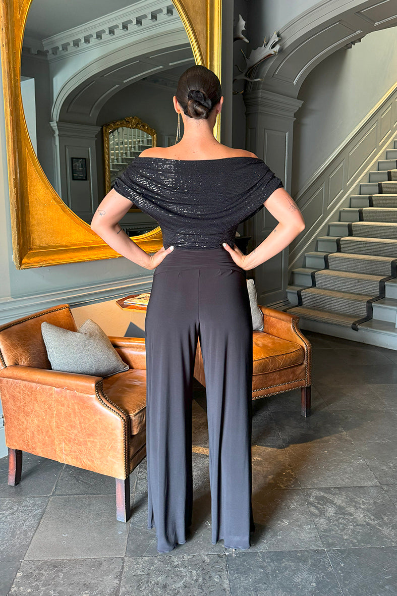Atom Label Carbon Black Sparkle Jumpsuit
The ATOM LABEL Carbon jumpsuit is a timeless luxury staple that will have you looking and feeling your best for any occasion.