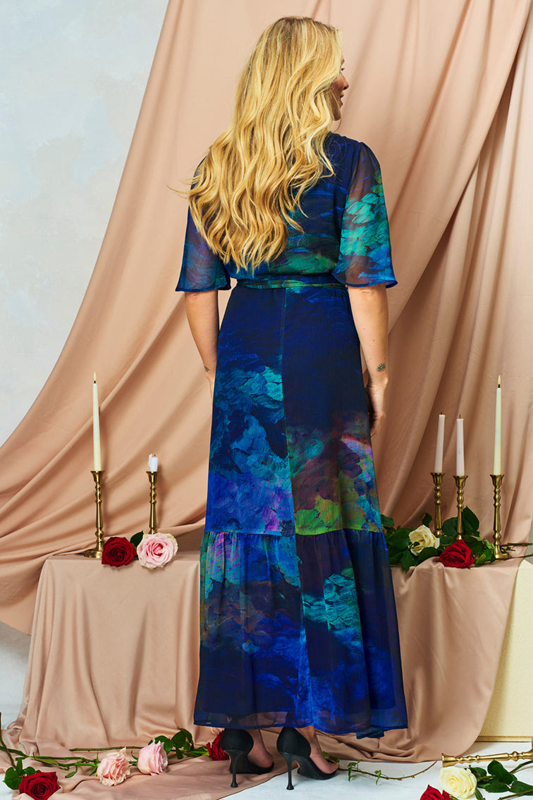 The Jacqueline Flutter Sleeve Maxi Wrap Dress with Tie Waist
Have heads turning all season long in this classic Hope & Ivy wrap dress