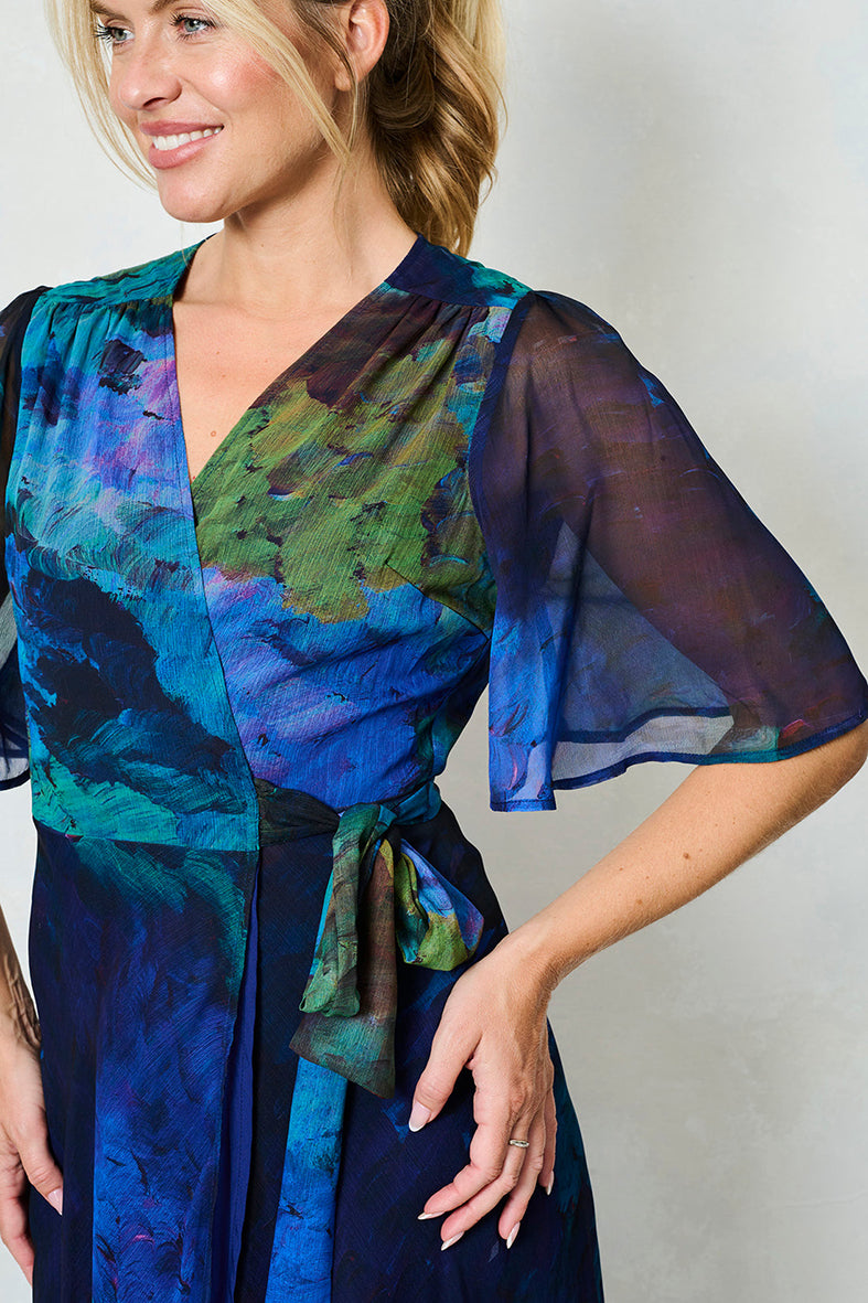 The Jacqueline Flutter Sleeve Maxi Wrap Dress with Tie Waist
Have heads turning all season long in this classic Hope & Ivy wrap dress