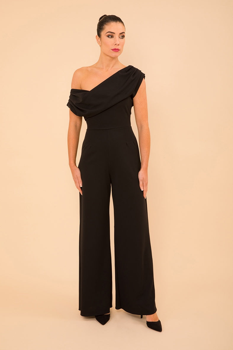 Introducing the AW25 ATOM LABEL Venice Jumpsuit in black
A chic and versatile design that will elevate your wardrobe. The drop shoulder feature adds a touch of modernity, allowing you to wear it on or off the shoulders.