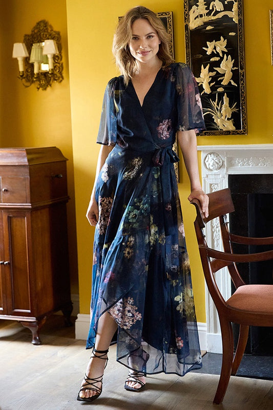 Hope & Ivy Abby Black & Green Patterned Wrap Dress
The Abby Flutter Sleeve Maxi Wrap Dress with Tie Waist

Have heads turning all season long in this classic Hope & Ivy wrap dress